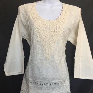 Gorgeous appliqué collar blouse